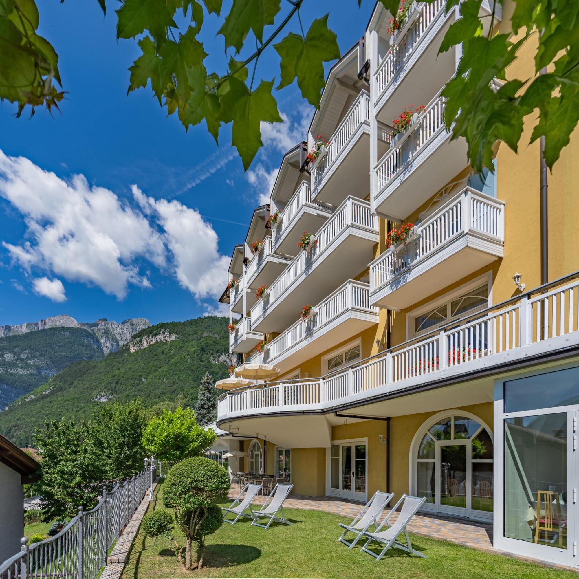 Hotel Europa Molveno Exterior foto
